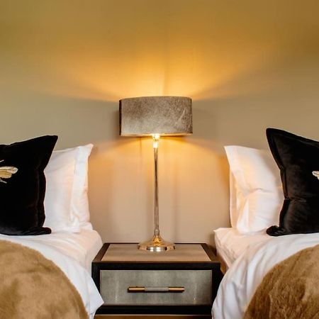 Luxurious 2 Bedroom Holiday Cottage 앰브시 외부 사진