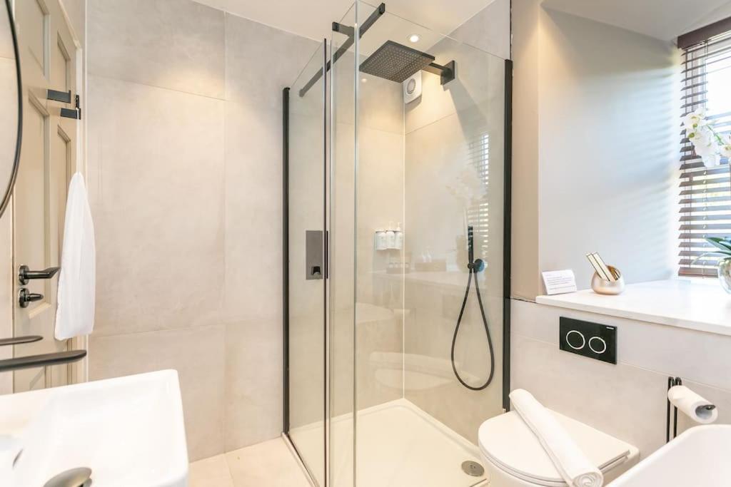 Luxurious 2 Bedroom Holiday Cottage 앰브시 외부 사진