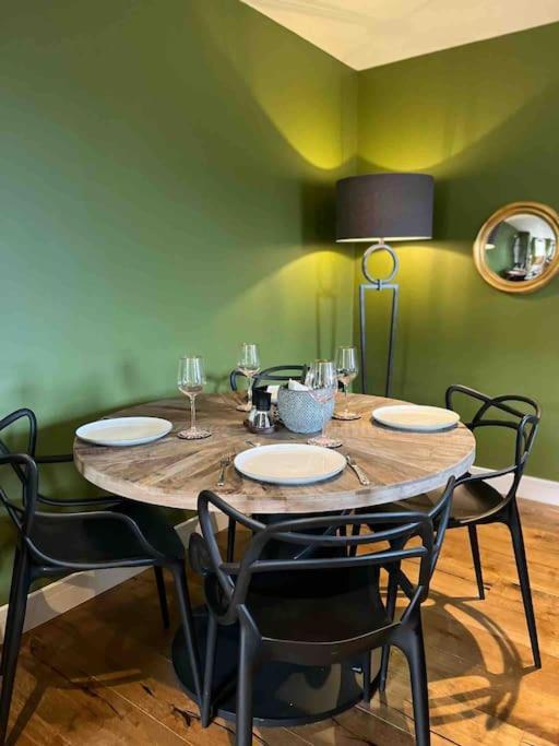 Luxurious 2 Bedroom Holiday Cottage 앰브시 외부 사진